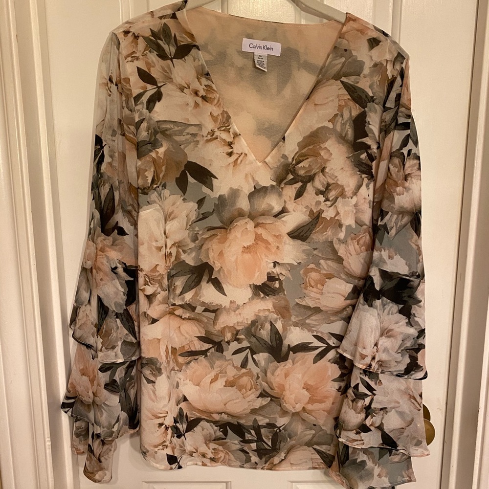 Bell sleeve Calvin Klein top